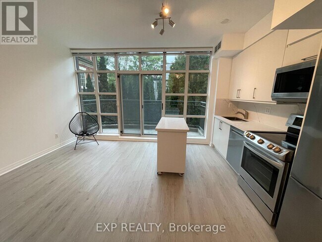 Photo du bâtiment - 901 Queen St W