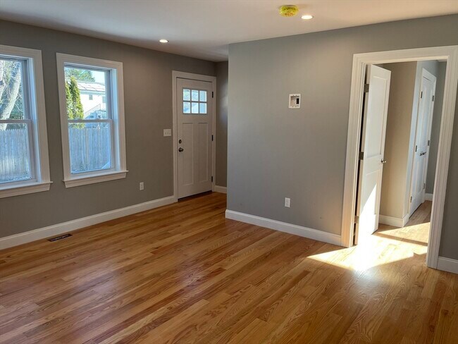 Foto del edificio - 14 Cherry Rd