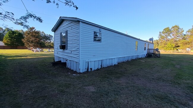 Building Photo - 672 Target Rd