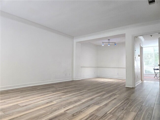 Foto del edificio - 7500 Roswell Rd NE