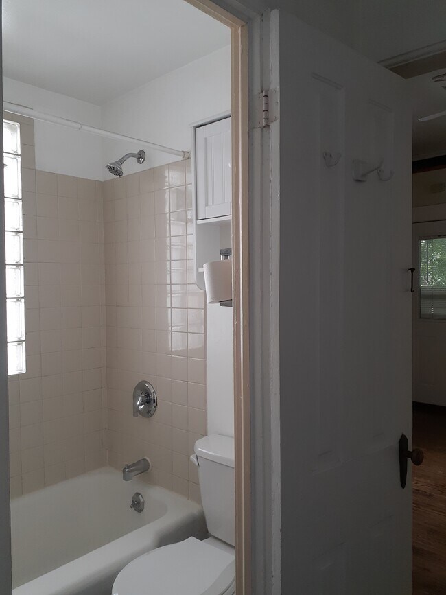 Bathroom - 505 8th Ave SE