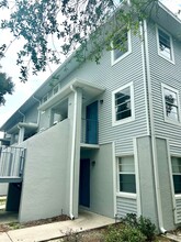 Building Photo - 7195 E Bank Dr