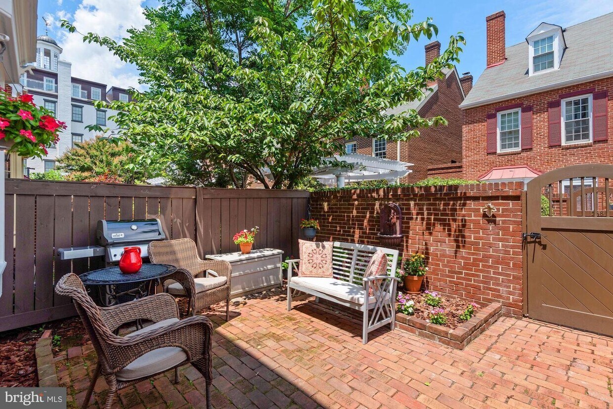 556 N St Asaph St, Alexandria, VA 22314 Condo for Rent in Alexandria