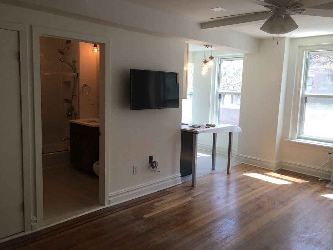 Primary Photo - 200 W 108th St