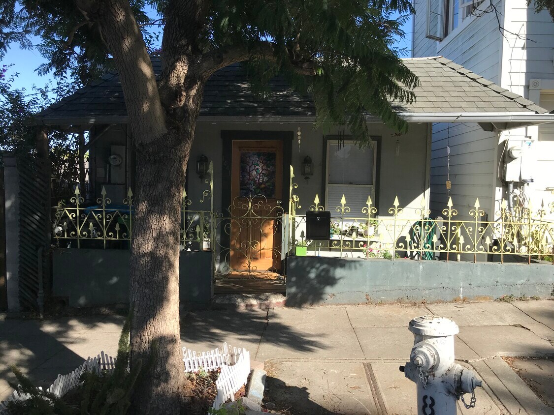 Primary Photo - 1441 Shotwell St