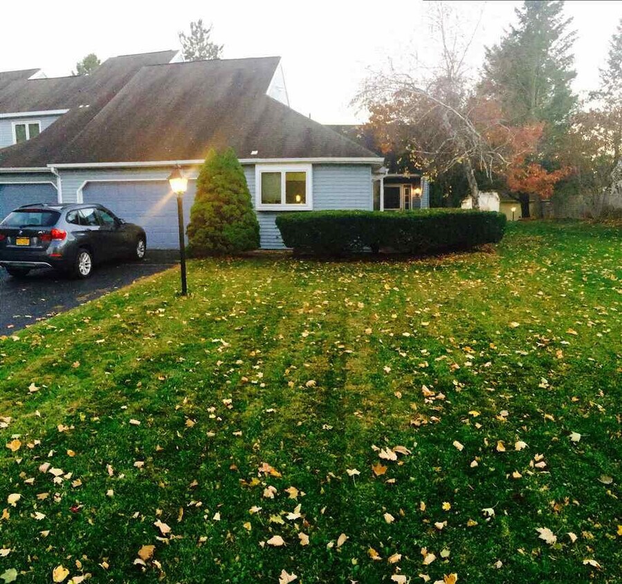 Primary Photo - 16 York Rd