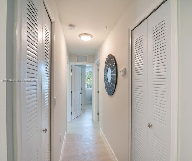 Building Photo - 833 SW 13th Ct