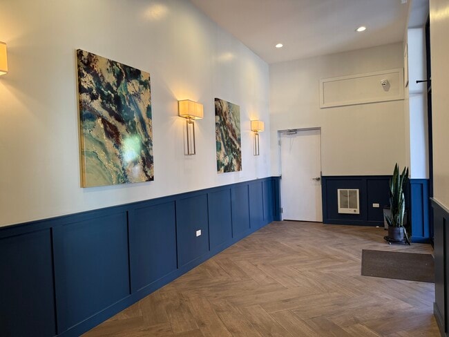Lobby - 2505 W Carmen Ave
