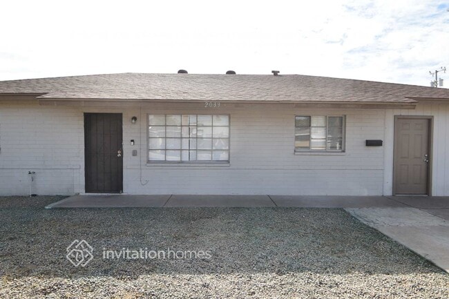 Building Photo - 2039 E Osborn Rd