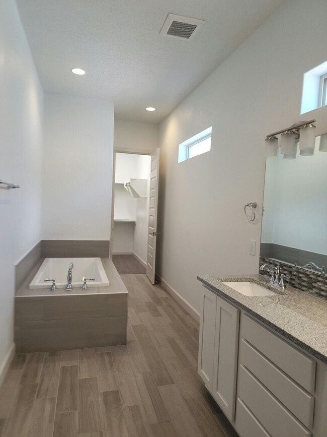 Foto del edificio - 2444 Nugget St SE