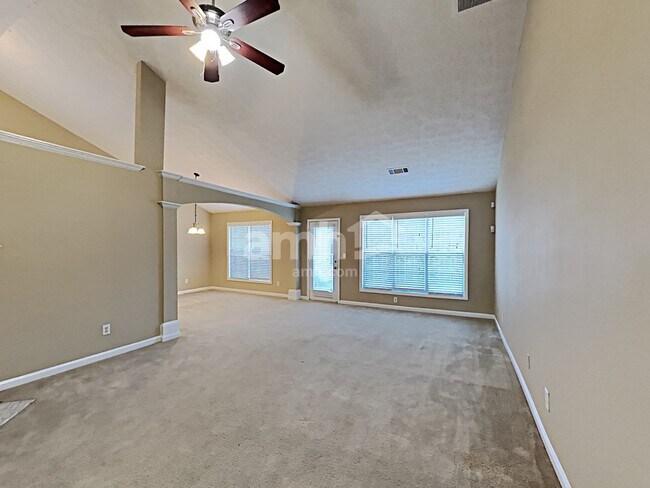 Building Photo - 1545 Maple Pointe Court
