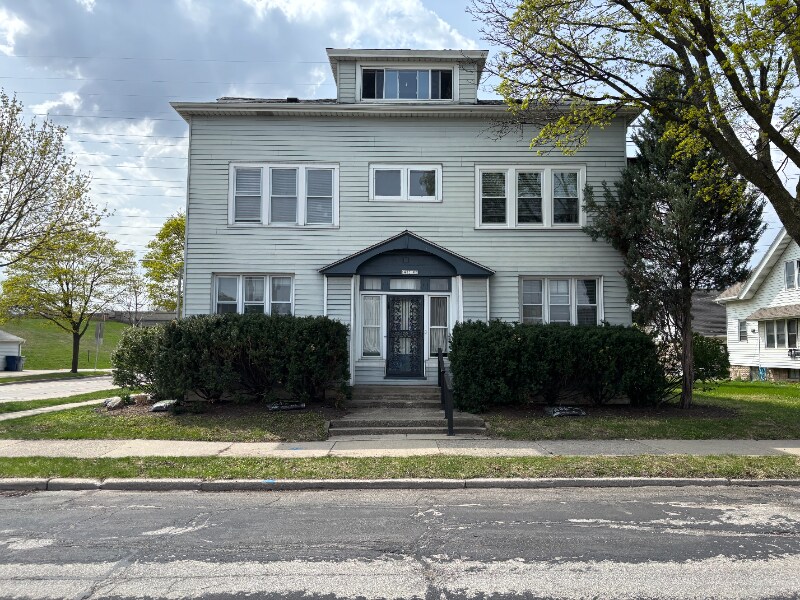 Foto principal - 6403 W Fairview Ave