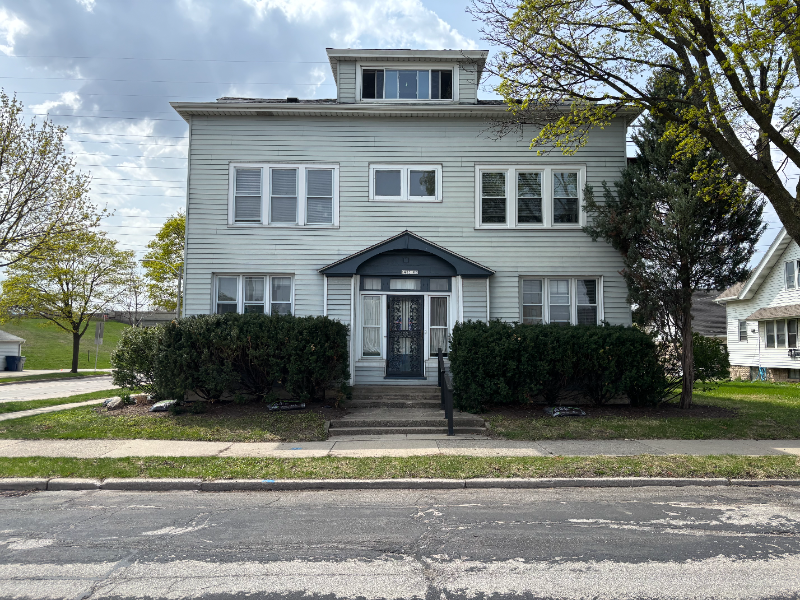 Primary Photo - 6403 W Fairview Ave