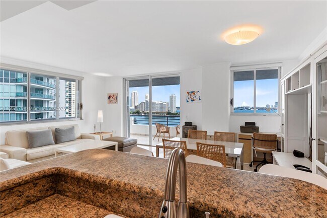 Foto del edificio - 1402 Brickell Bay Dr