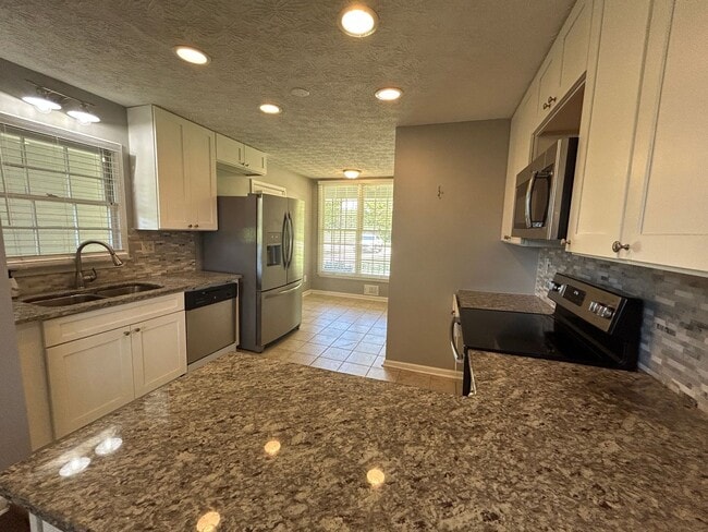 Building Photo - Cozy & Stylish 2-Bed, 2-Bath Home with Fro...