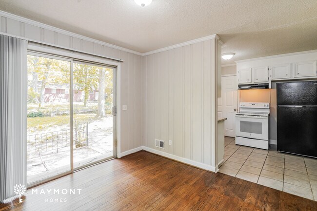 Building Photo - Charming 3-Bedroom Home with Spacious Back...