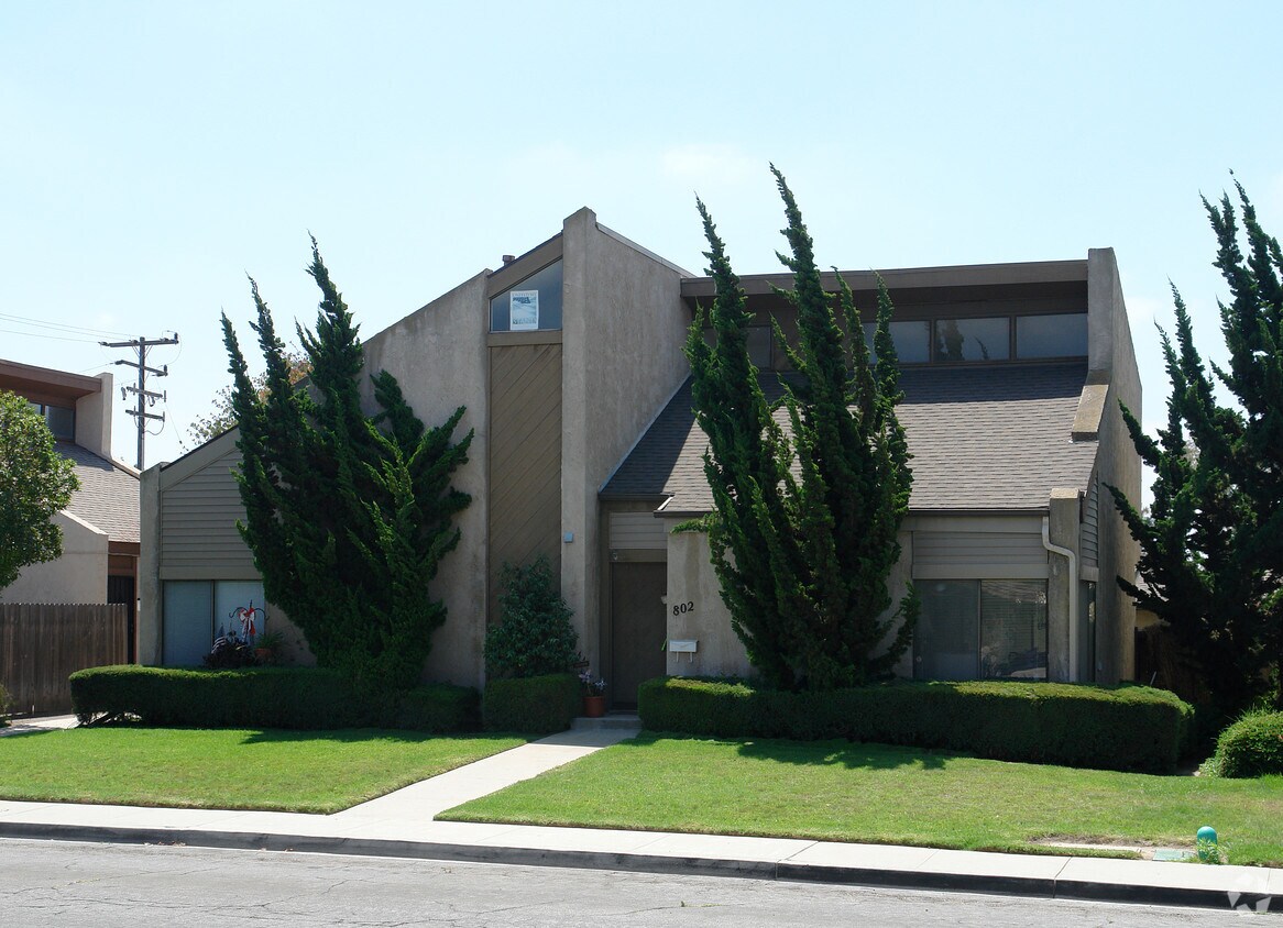 Foto del edificio - 800-802 Janetwood Dr