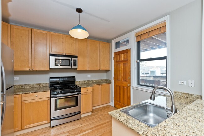 Foto del edificio - 2723 W Wellington Ave