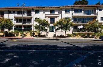 Building Photo - 4661 Wilshire Blvd