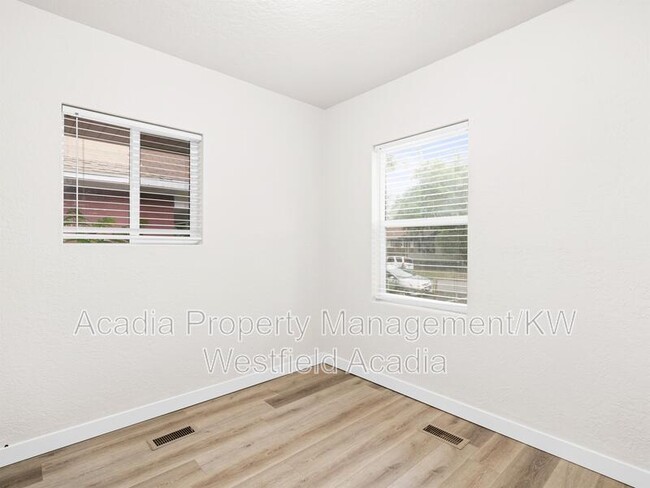 Building Photo - 3002 Porter Ave