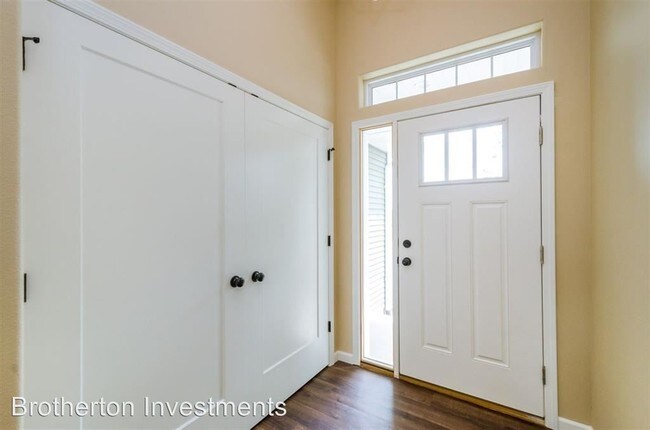 Building Photo - 4 br, 3.5 bath House - 1100  Mary Ln