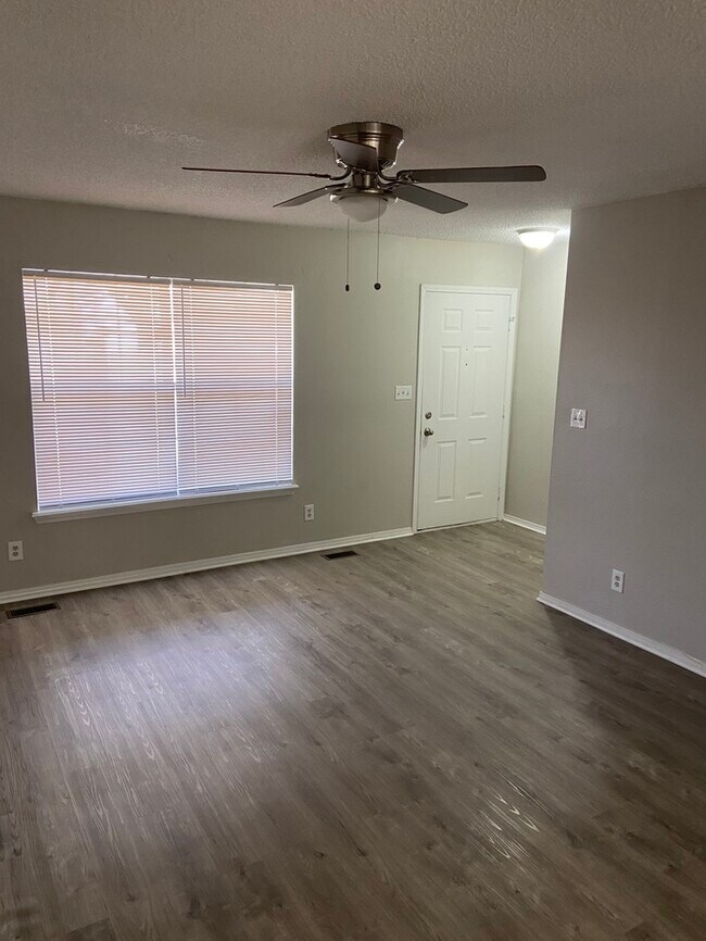 Building Photo - Call 918-921-9955 To Schedule Your Showing...
