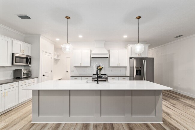 Building Photo - 4 BED 2 BATH in GRAND OAKS