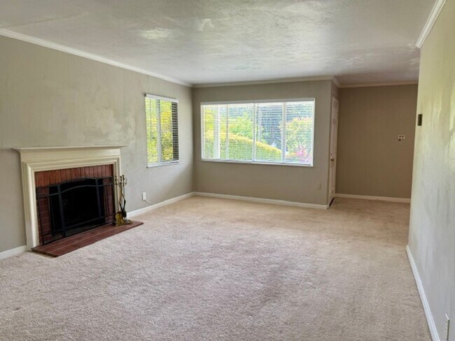 Foto del edificio - Charming single level 3 bedroom 2 bath Lafayette home now available for move in!