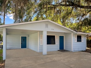 Building Photo - 916 NW 7th Ave