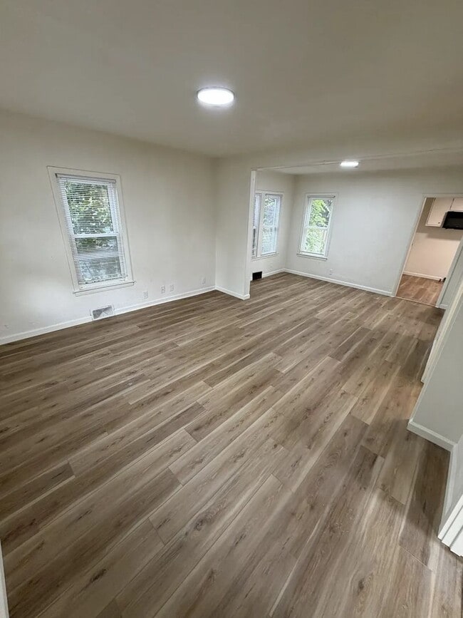 Building Photo - 3-Bedroom 1-Bathroom Single Family Home