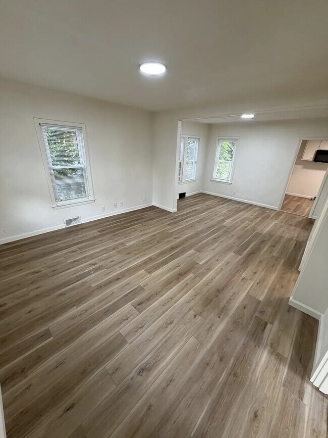 Foto del edificio - 3-Bedroom 1-Bathroom Single Family Home