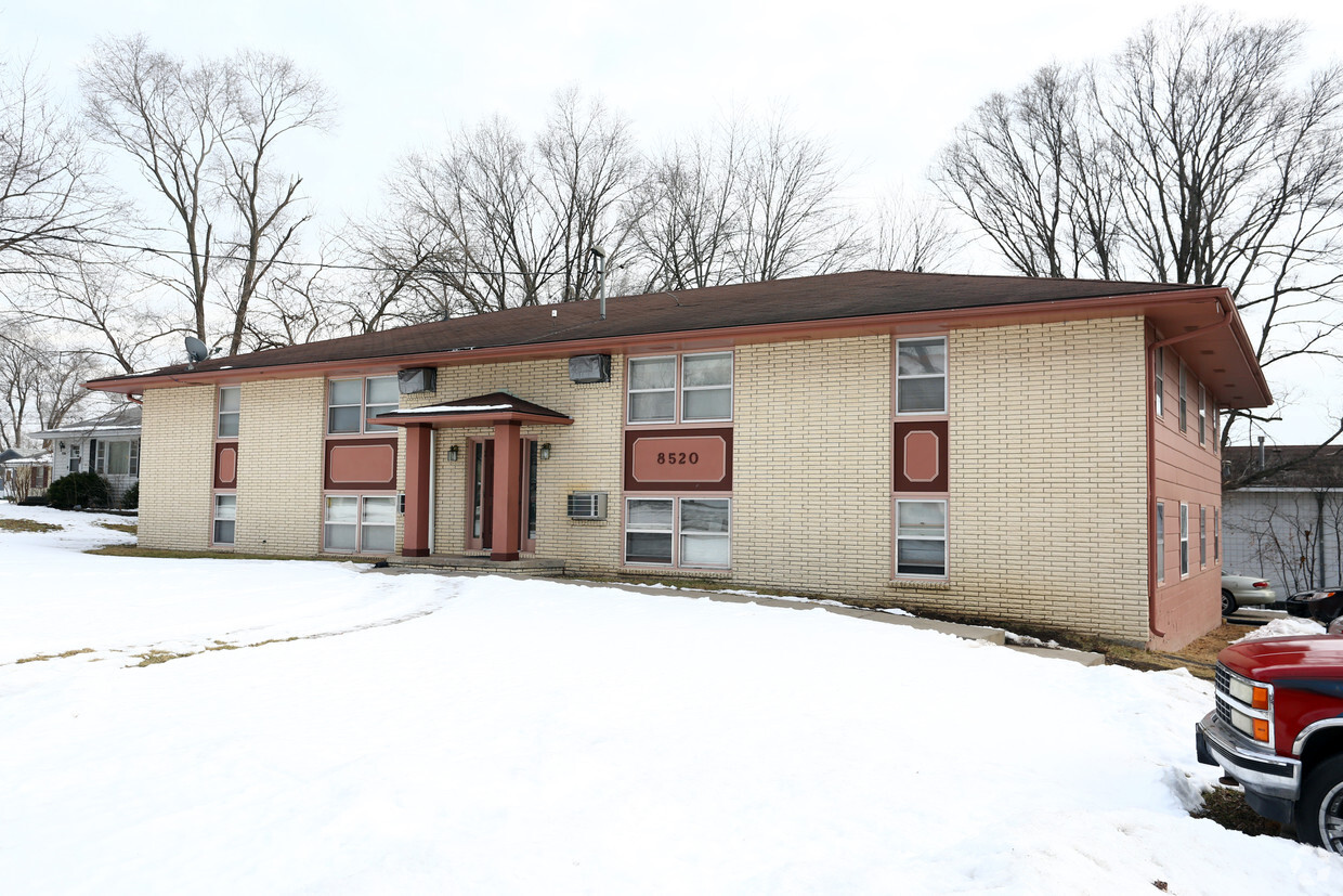 Foto principal - 8520 Clark St