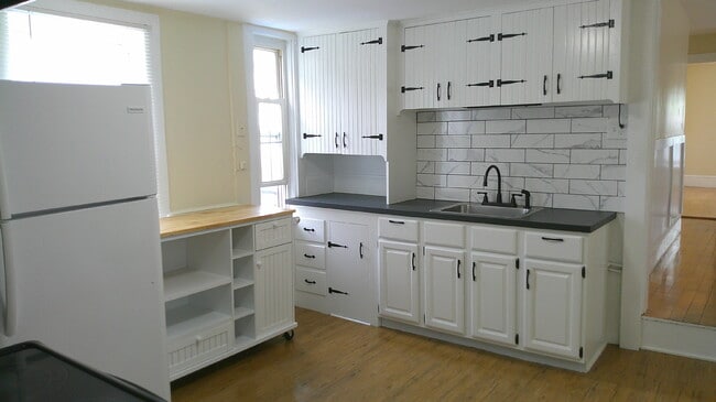 Building Photo - 38 Mechanic St