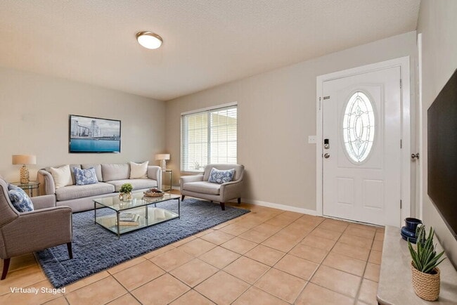 Building Photo - 420 Silver Hill Dr