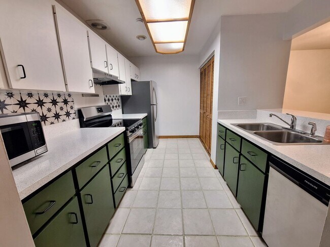 Building Photo - Stunning 2/1 with Water Views at Bivens La...