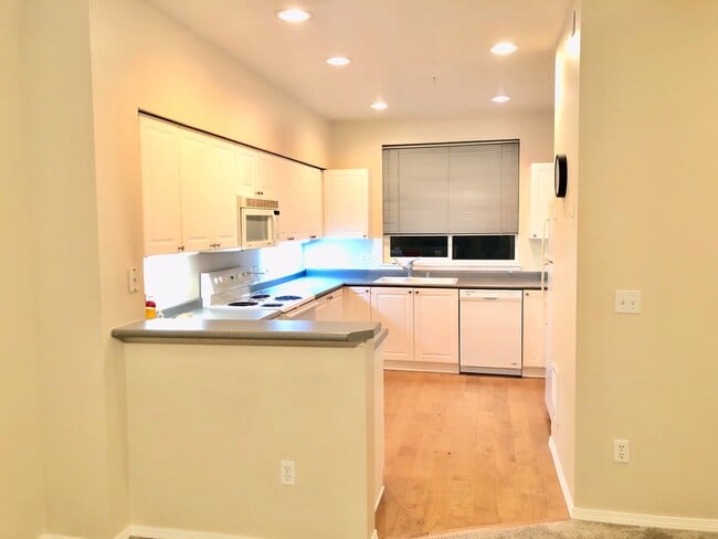 Building Photo - Sonoma Villa Condo