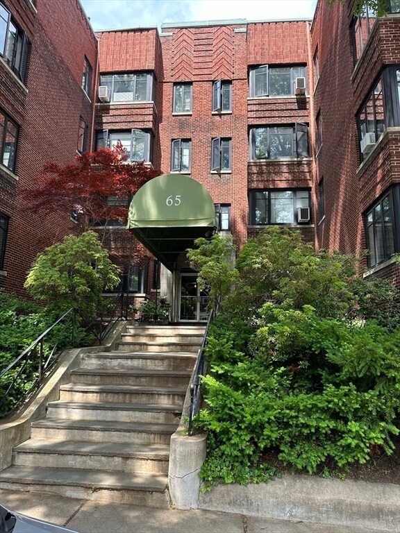 Building Photo - 65 Strathmore Rd