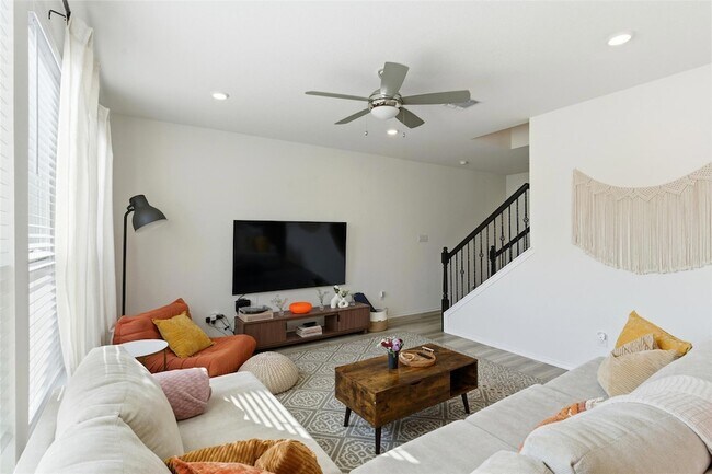 Foto del edificio - 13405 Dolley Madison St