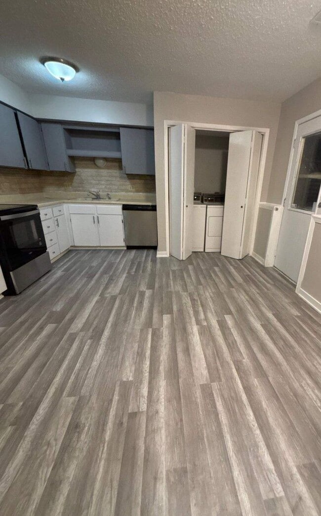 Foto del edificio - 4136 Enden Ln