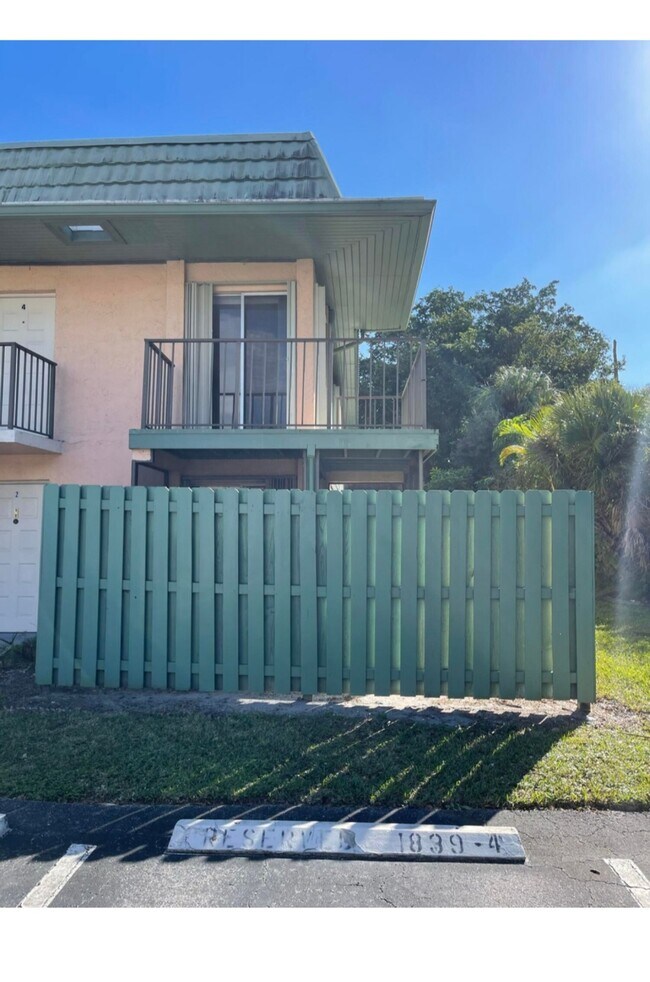 Foto del edificio - 1839 Fairview Villas Dr