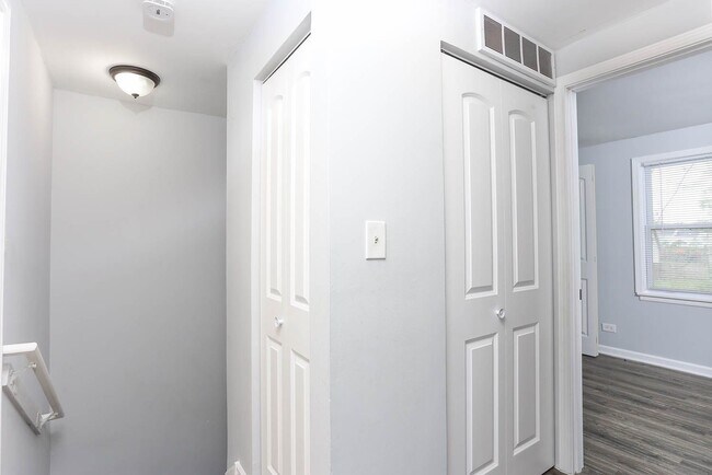 Building Photo - 5519 Allemong Dr