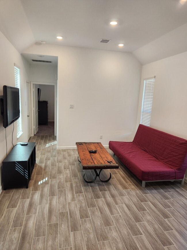 11202 Alpenhorn Pl Unit B, Tomball, TX 77375 Apartments in Tomball