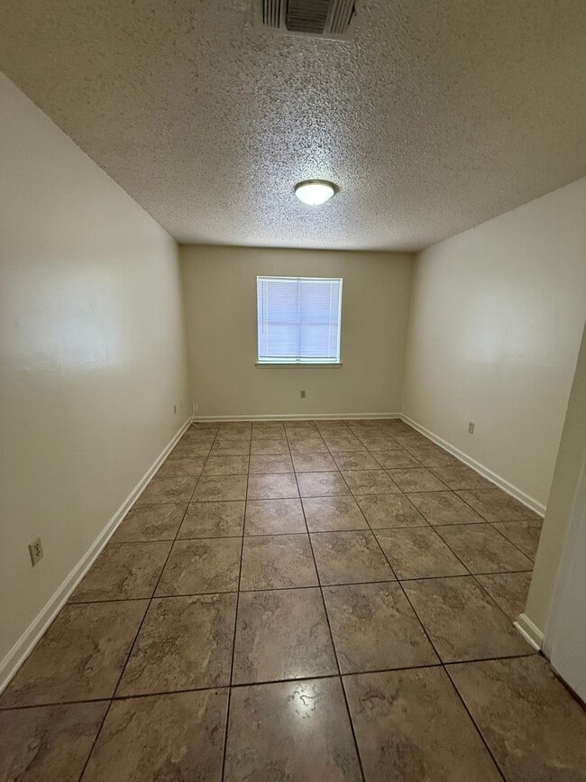 Building Photo - 8656 GSRI Ave