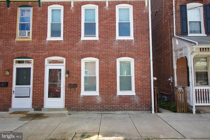 Primary Photo - 320 W Walnut St