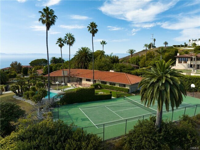 Foto del edificio - 984 La Cresta Pl