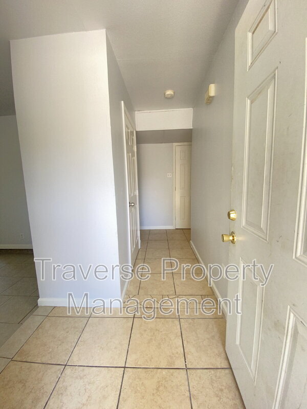 Foto del edificio - 6810 Trail Lake Dr
