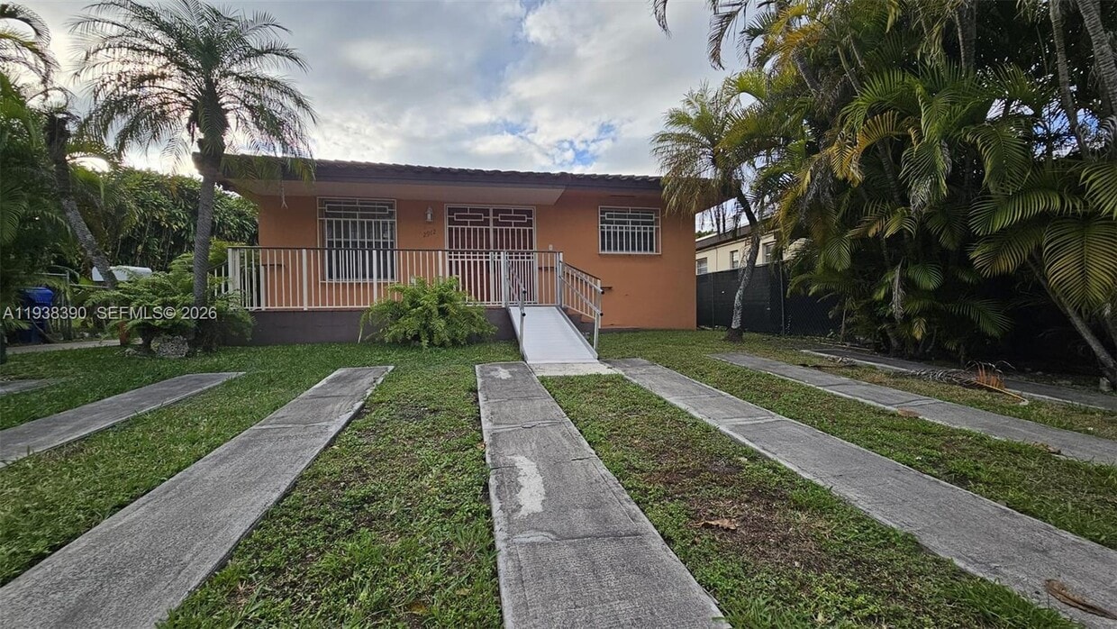 Photo - 2912 SW 38th Ct (Miami, FL)