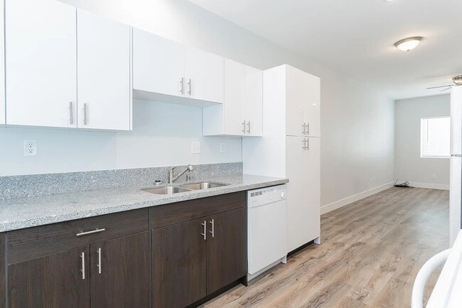 Building Photo - 1641 S Dandelion St