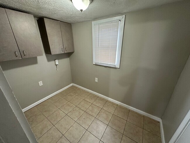Building Photo - 1224 Weller Ave