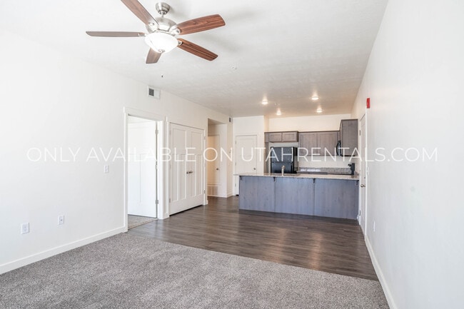 Building Photo - 726 E 500 S
